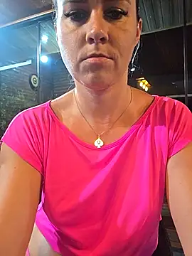 SuhHWhotwife - Masturbacao com vibrador na mesa de sinu