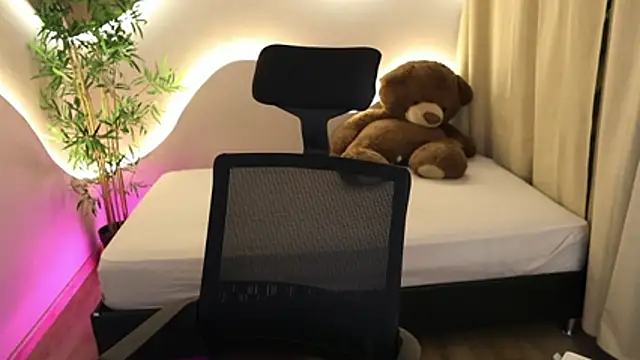 Emma_Lirys - Teasing body + kiss cam 💖