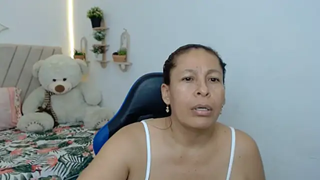 Mature_martina