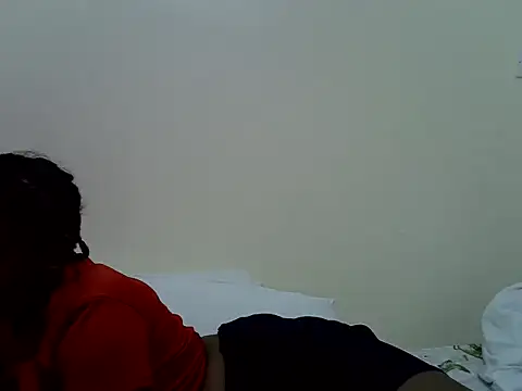 Malia001 - fingering until i squirt