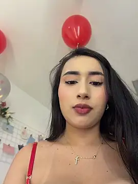 IvonneOwen - Close up clit play until wet