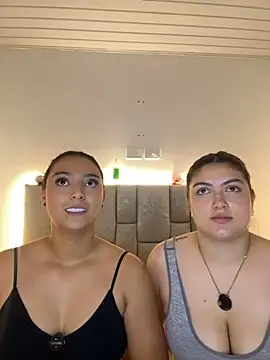Nicolexxaleja - show titts and kiss