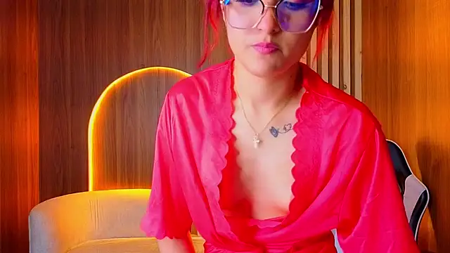 Liss_red_tx - spank boobs