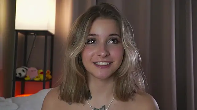 LoveSeekins - partially exposes my tits teasingly