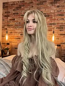 AminaBlush - Topless oil show