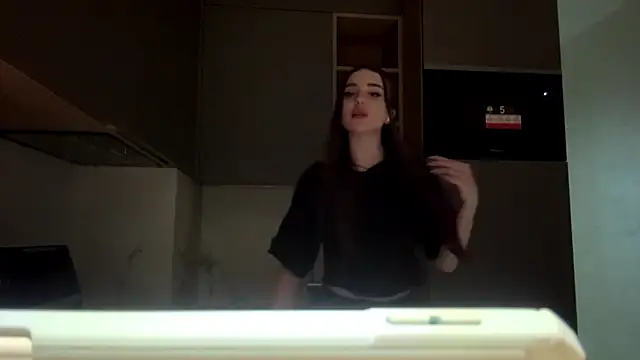 Dianaluves1 - Blow a kiss close to cam😘