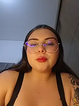 Julieth85_ - 2 fingers in the wet pussy