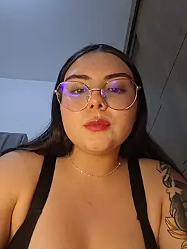 Julieth85_ - 2 fingers in the wet pussy