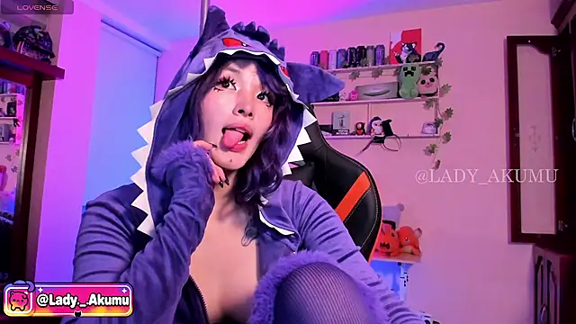 LadyAkumu - Show tits - fewer clothes
