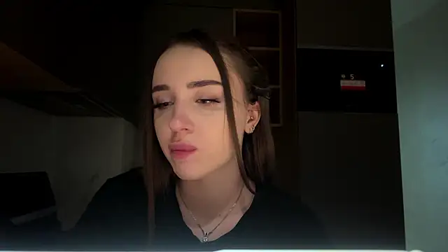 Dianaluves1 - Blow a kiss close to cam😘