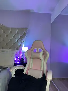 Giigii_Hadiid_ - SHOW MY BOOBS