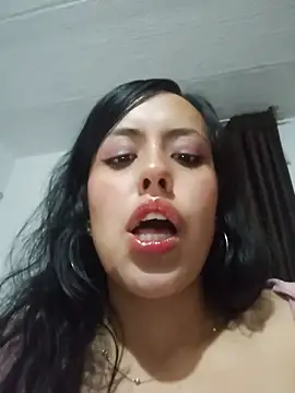 Queen_Ashly - Naked + spit tits + play pussy