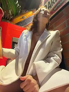 ImSeleneWild - TAKE OFF HER DRESS!