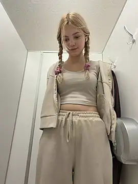 Elsawhere - pants OFF behind UBER driver 🤯 risk!