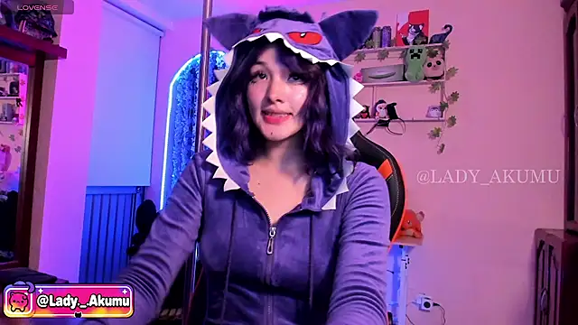 LadyAkumu - Show tits - fewer clothes