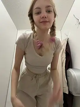 Elsawhere - pants OFF behind UBER driver 🤯 risk!