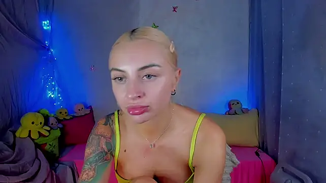 YourLizzyDoll - topless+deepthroat 4 min
