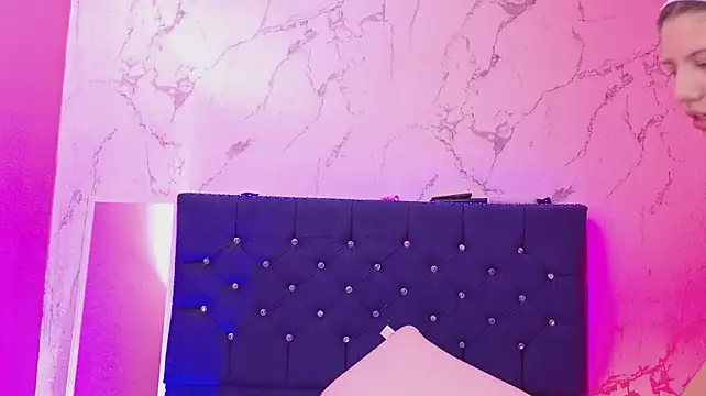 Dakotaa_Johnson - sloppy kiss