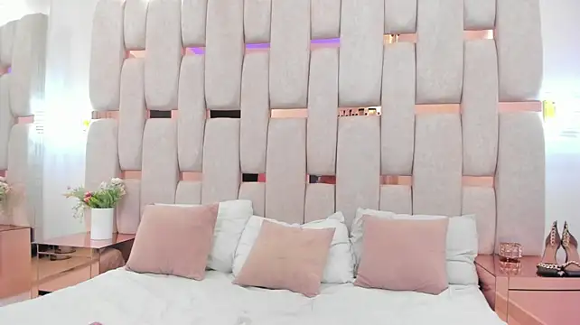 Mady__johnson - OIL ASS AND SHAKE IT