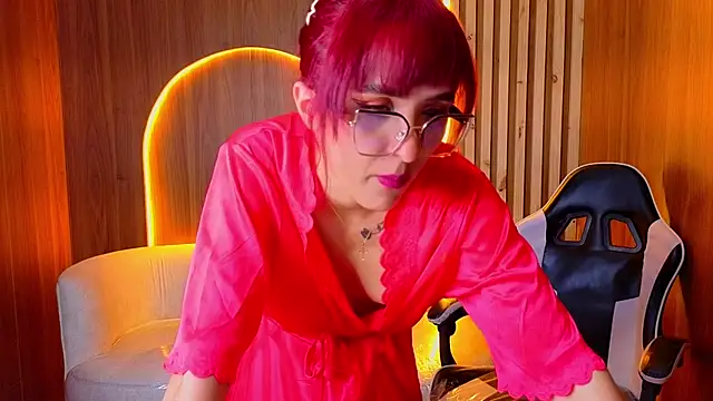 Liss_red_tx - spank boobs