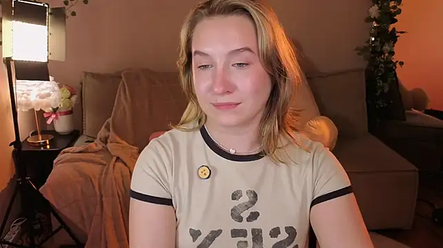 Saint_trisha - cameltoe over cam