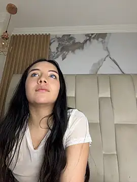 Emily_Trujillo - Oil on my tits 😈😙