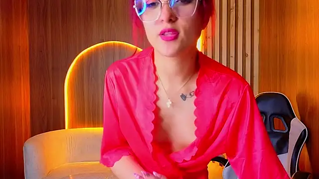 Liss_red_tx - spank boobs