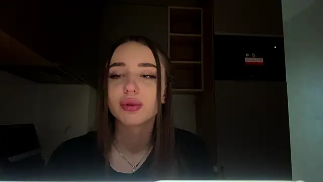 Dianaluves1 - Blow a kiss close to cam😘