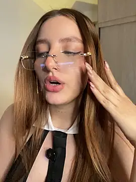 Anavi_ - play tits and suck fingers