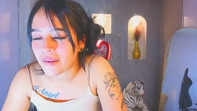 Lore18_b - Striptease 😈