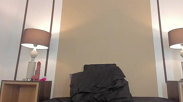 Nina_Hilton - Handbra teasing!