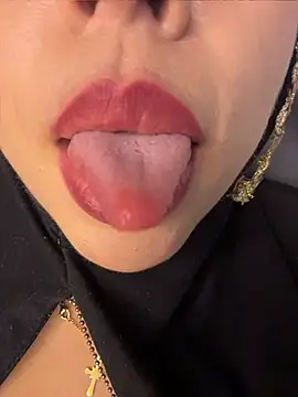 Zahra_Jalid - suck fingers 💦