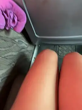 HoneyNana2000 - Let take my bara on the bus. Cởi áo ngực