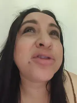 Dalila_Cobain - Show boobs, pinching nipple, Spit them