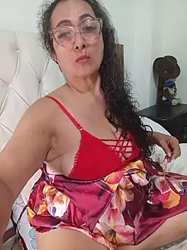 AlessandraLeroy1 - I massage my breasts with oil.