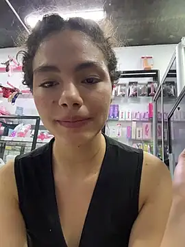 Ariferrero - completely naked in the store