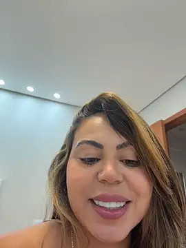 LariiHotWife - Passar óleo no corpo todinho 🔥🔥