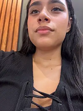 Sara-Castillo - SUPER MEGA SQUIRT IN THE MEN'S BATHROOM