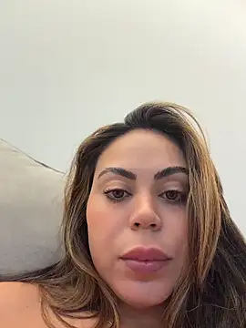 LariiHotWife - Passar óleo no corpo todinho 🔥🔥