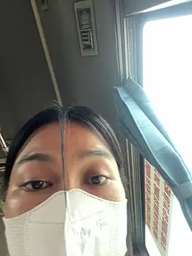 HoneyNana2000 - Let take my bara on the bus. Cởi áo ngực