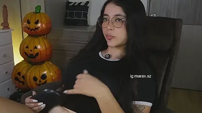 Mara_HugeAss - Rub oil on Ass! 🍑🤤