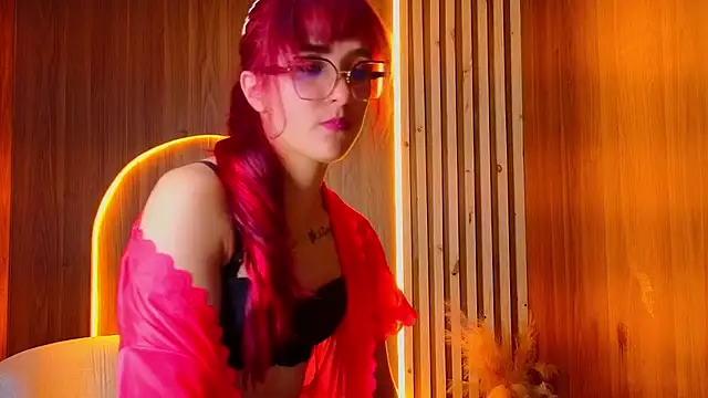 Liss_red_tx - spank boobs