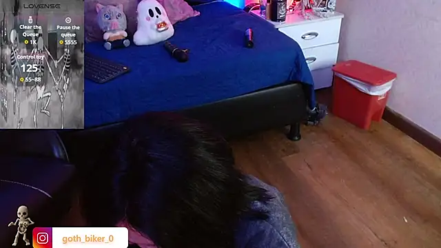 Bunny_O - SHOW ASS IN DOGGY + SPREAD ASS + ZOOM