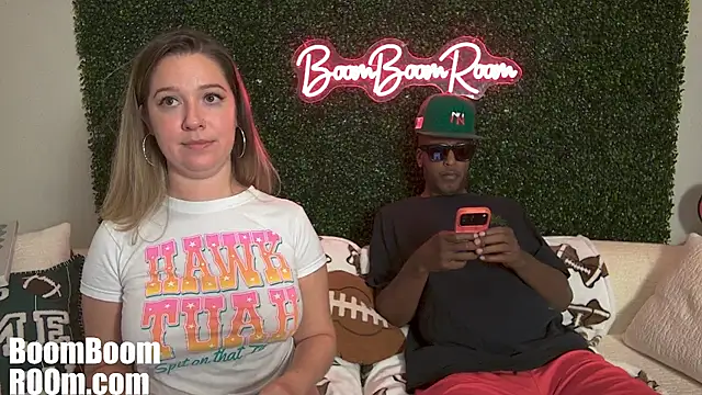 Boomboomr00m - Pussy Play 🌸 LT Chooses Pink Toy(s)