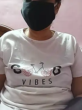 Honey_Babe06 - Suck boobs