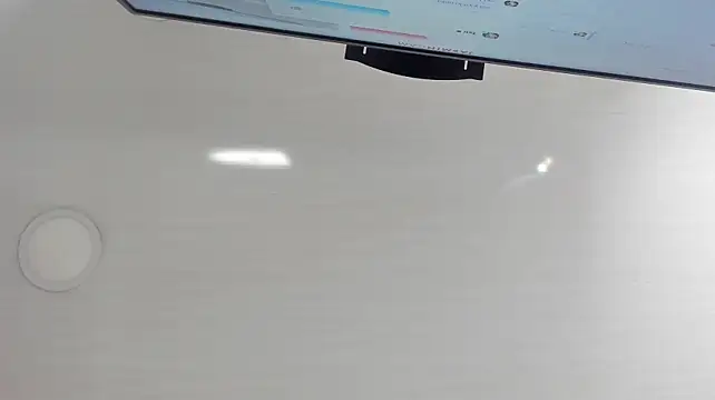 Nina_Hilton