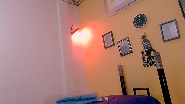 Miajuice18 - 2 fingers in the ass 👈👈