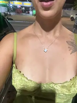 Brunaferrazz - 🔥 PEITOS NO PUB