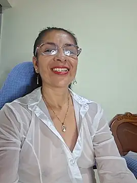 Natasha_50 - saliva on my tits