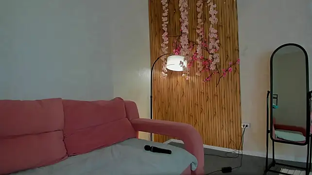 Milf_Tea - Show the panties close to the camera.